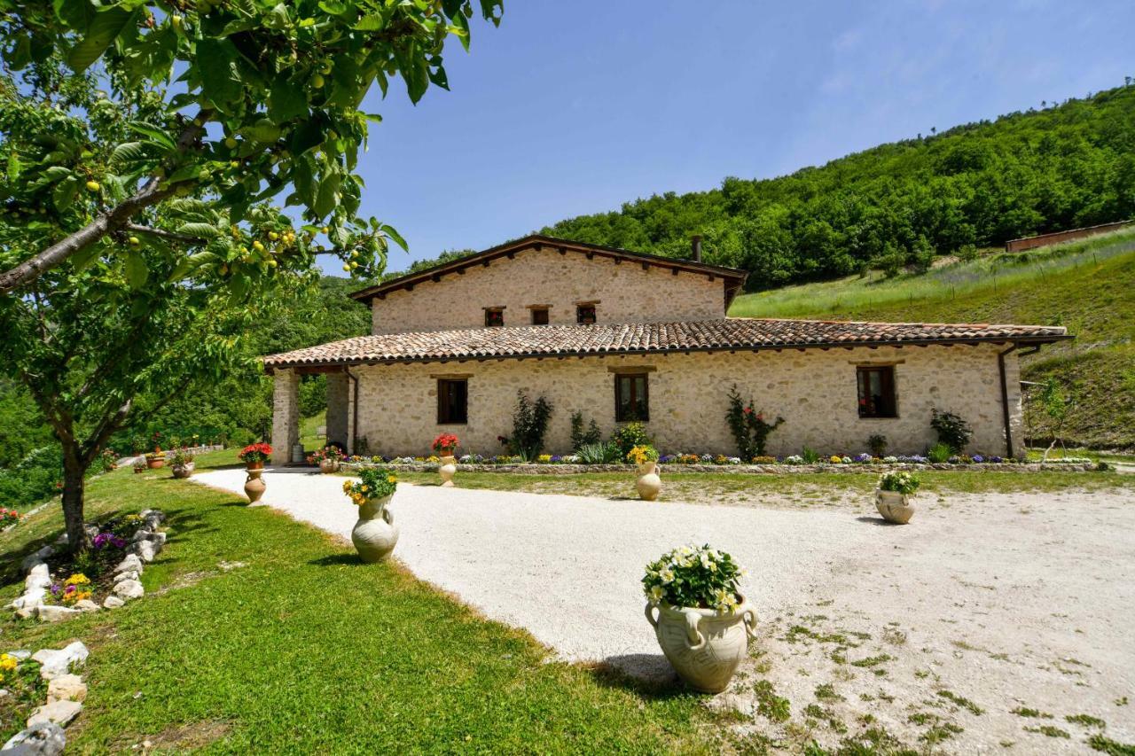 Agriturismo La Valle Dei Bronzetti Cascia Bagian luar foto